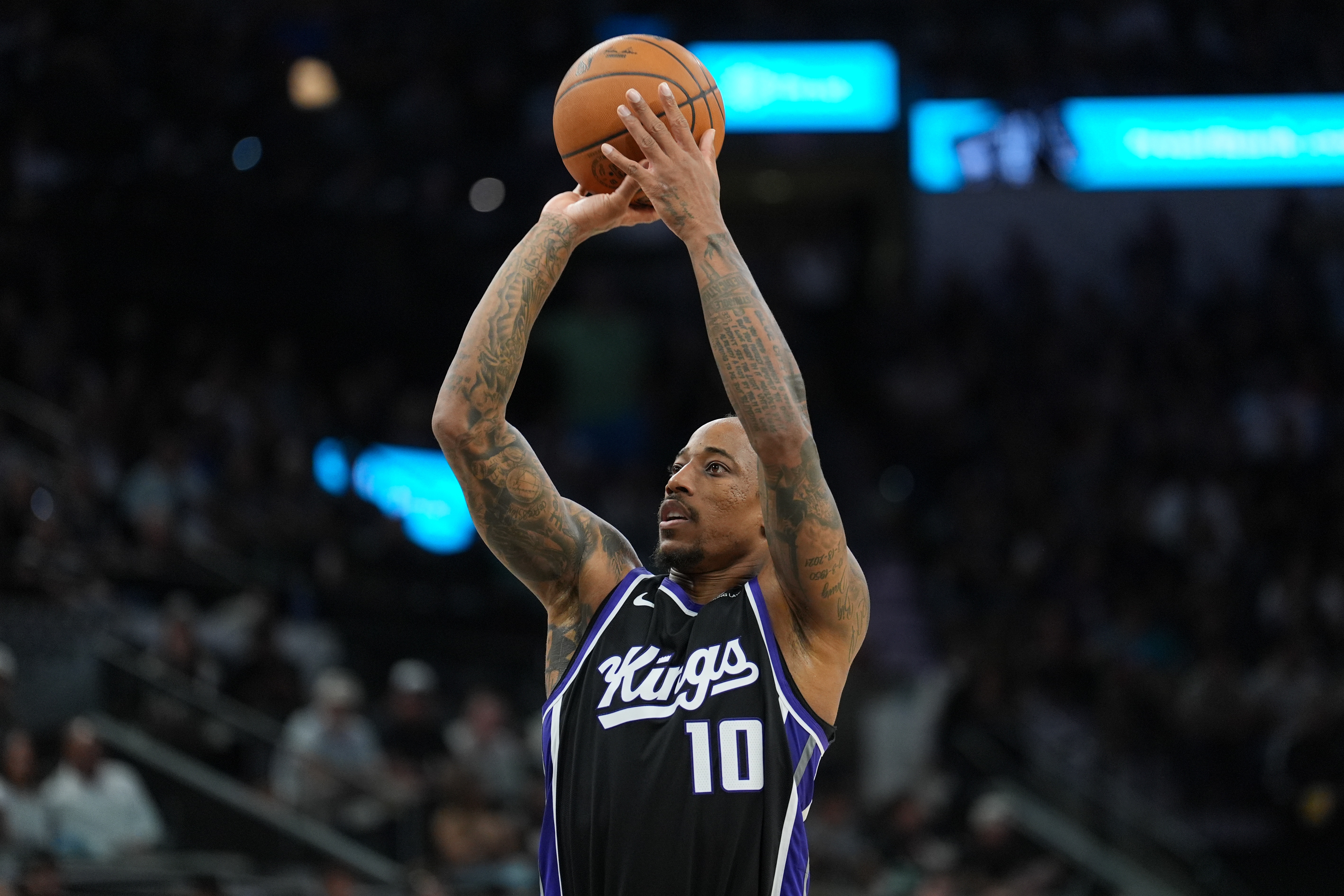 8868体育官网入口-纪录井喷周:老詹纪录终结 KD里程碑 字母放话登顶 哈登得分前十