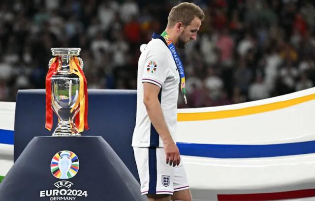 1721013258916024629.png 8868体育官方网站-【人物】凯恩依旧无冠,名宿的话要不还是听一听?