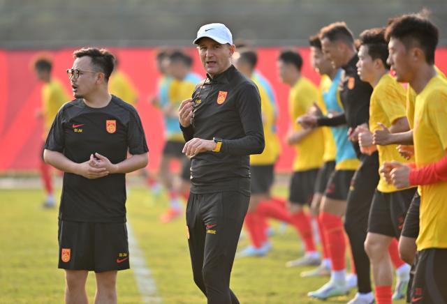 8868体育8868 SPORTS-3上3下？国足增援军团凌晨到位 后防重组难为扬科