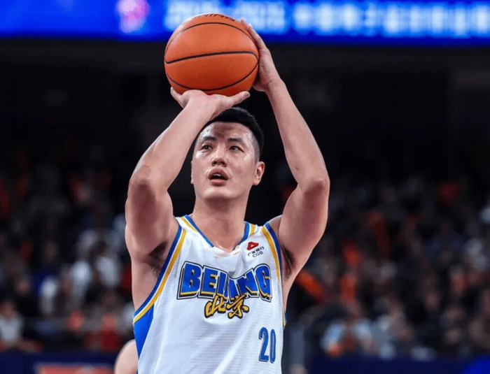 8868体育-输上海发布会！许利民赞翟晓川，回应伤情情况，贝利强调阵容不整|赵睿|曾凡博|陈盈骏|篮板|复出_新浪体育_新浪新闻