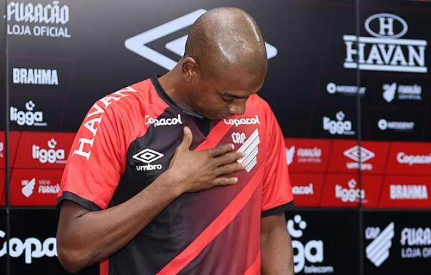 8868体育-37岁费鸟归巢回巴西 曼城告别传奇将迎后腰更新