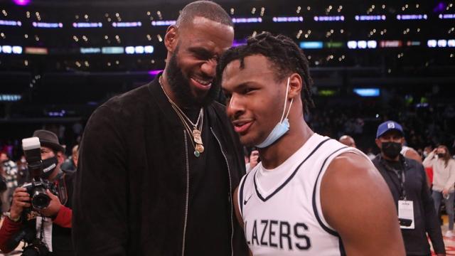 1645322217183095088.jpg 詹皇重申渴望完成父子连线 重返骑士并非不可能