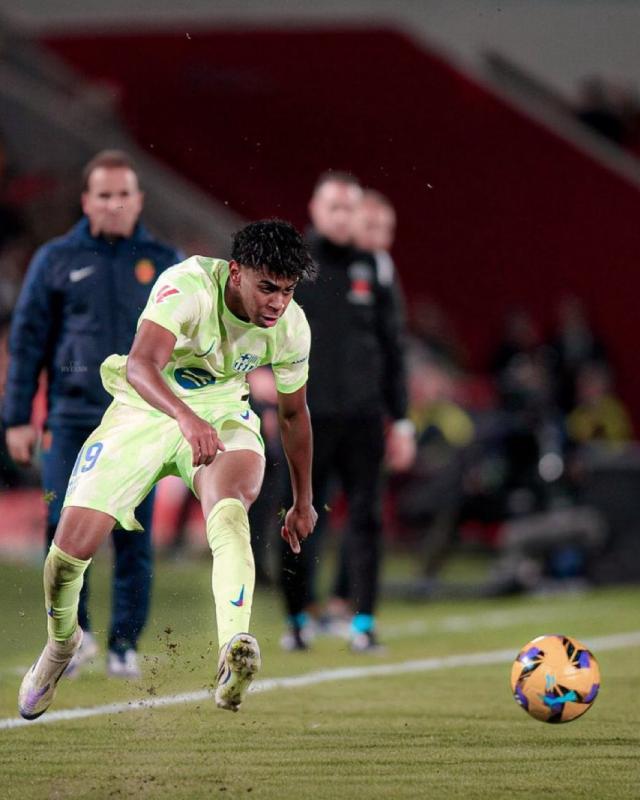 1733282549552058024.jpeg 弗利克:今天不需要莱万上场 亚马尔复出非常重要