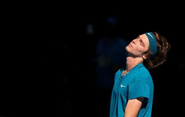 1640577609490004305.jpg 8868体育平台-纳达尔卢布列夫相继中招 澳网恐现大规模退赛潮?