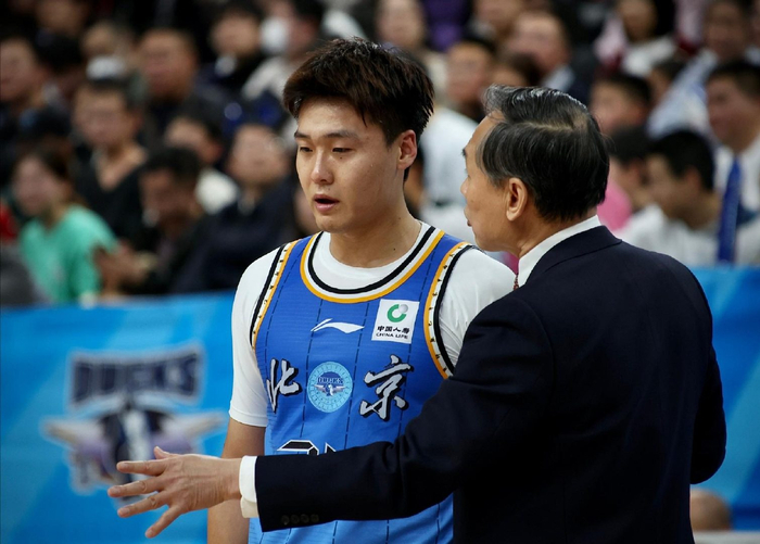 8868体育平台-签约麦基！周琦替补地位不保，场均3.6分白拿顶薪，明年合同到期|北京队|范子铭|中锋|贾维尔-麦基|北京首钢_新浪体育_新浪新闻