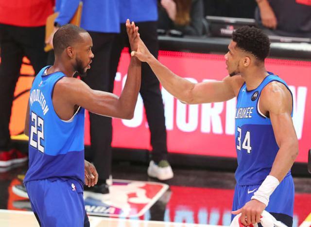 8868-米德尔顿成雄鹿晴雨表 字母哥：他要球我一定会给