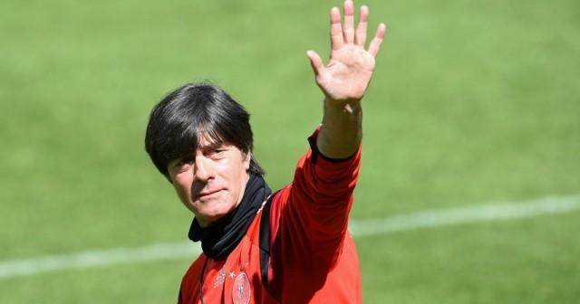 1616282700376045159.jpg 8868体育官方网站-【早报】主场连戴帽+德甲射手榜第二!莱万再冲金球!