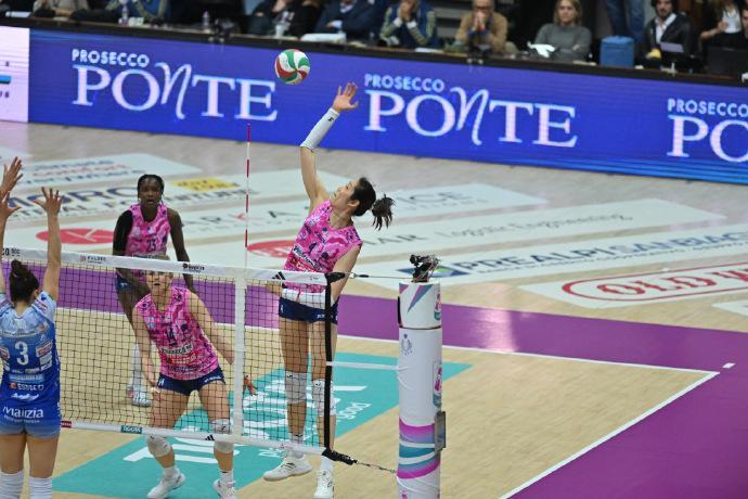 8868体育官网入口-31岁朱婷斩21分 率意甲豪门让二追三大逆转 获官方MVP+用英文受访